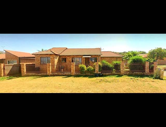 3 BEDROOM HOUSE FOR SALE IN PHILIP NEL PARK